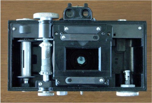 Universal Vitar interior view with right-to-left film transport